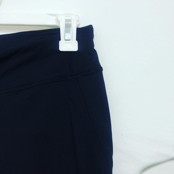 Women’s Lululemon Black Mesh Knee Cropped Leggings - Picture 3 of 6